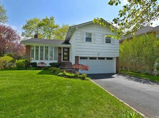 7 Glamford Rd, Great Neck, NY 11023