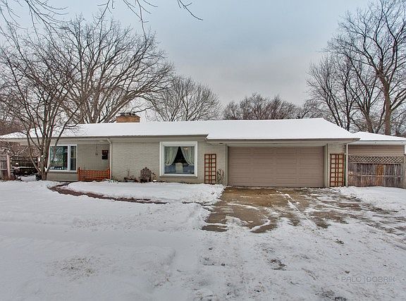 2nd image of 252 W Sheridan Pl
