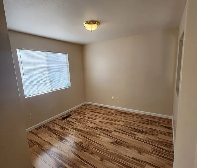 4025 Kings Row — Photo 8
