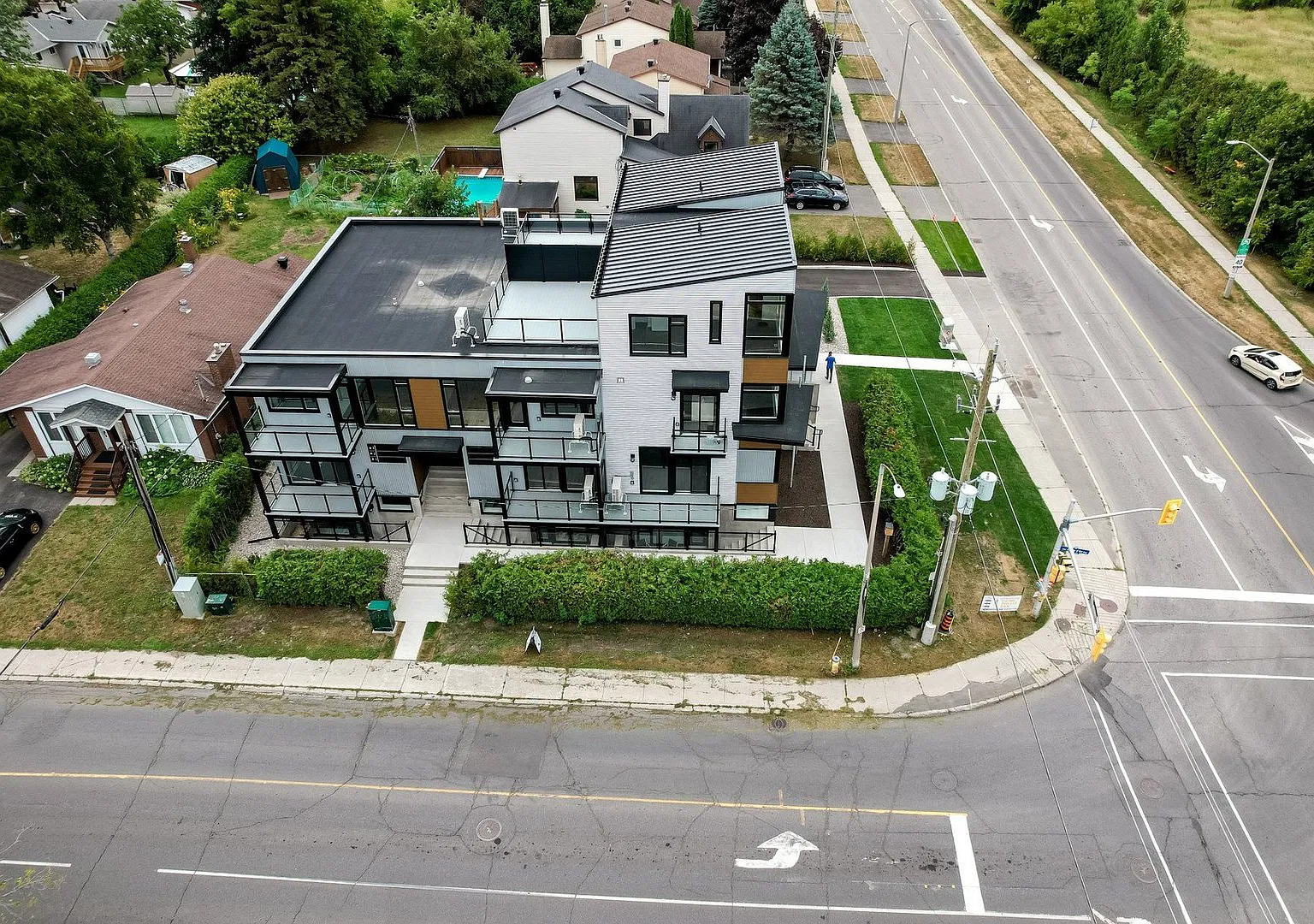 845 Champlain Street — Photo 2