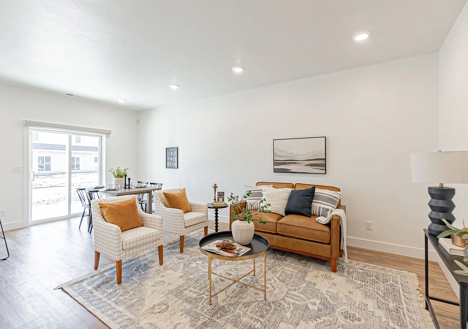 Modern 3 Bed 2.5 Bath Townhome in Sugar City — Photo 3