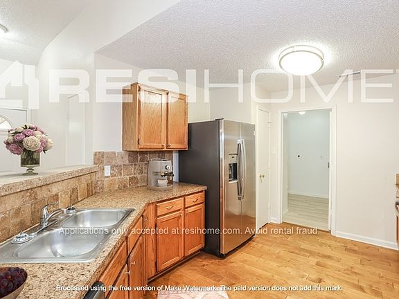 3rd image of 400 Angelina Dr
