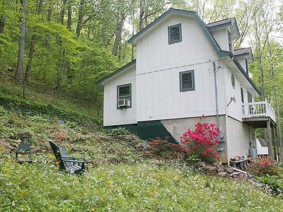 3rd image of 475 Mineral Springs Dr