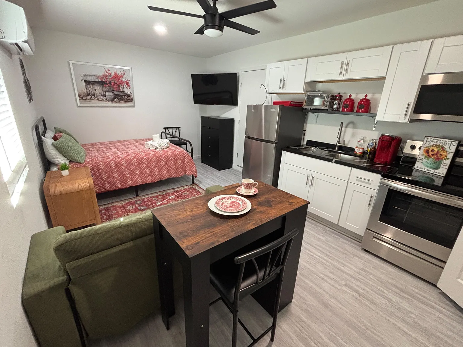 1 bed, 1.0 bath, 200 sqft, $1,481 — Photo 1