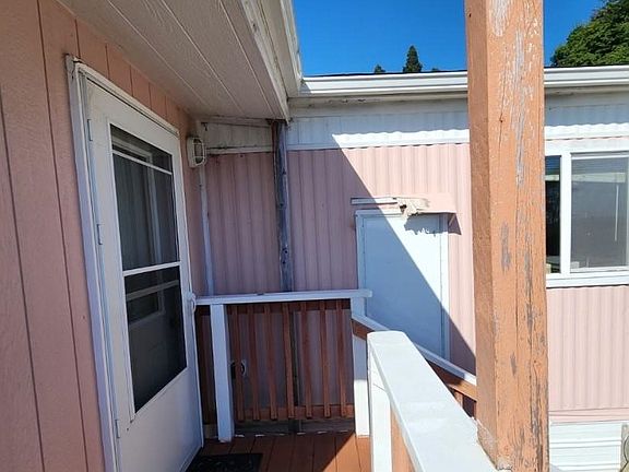 3rd image of 66642 E Bay Rd