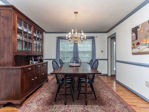 4th image of 130 Dawson Cres