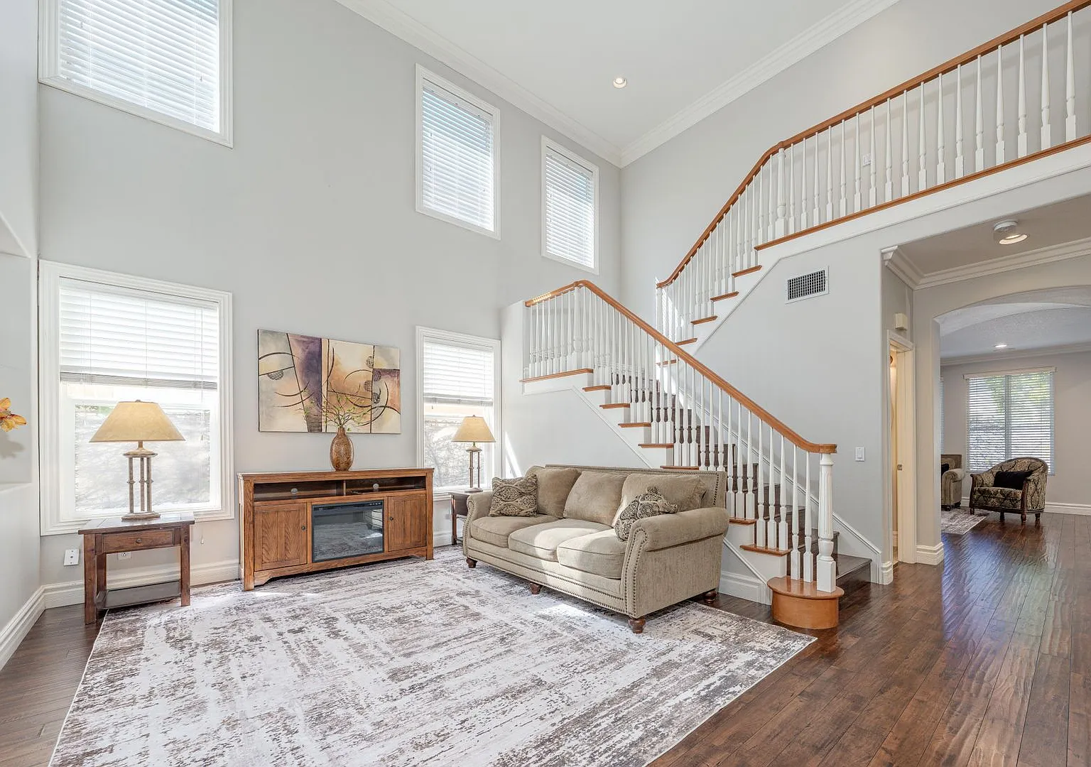 Huntington Beach Home in Gated Community — Photo 4