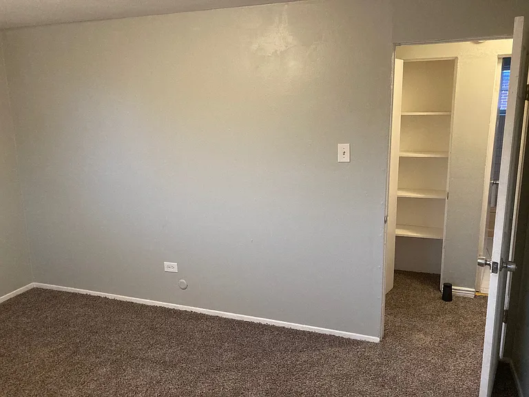 2517 Kingston St #4 — Photo 8
