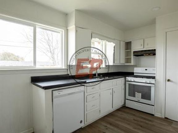 5th image of 107 Shirley Dr