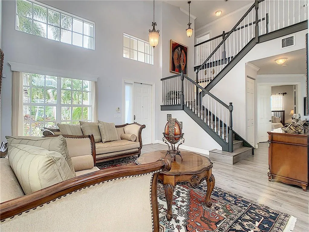 5 bed, 3.5 bath, 2899 sqft, $6,000 — Photo 2