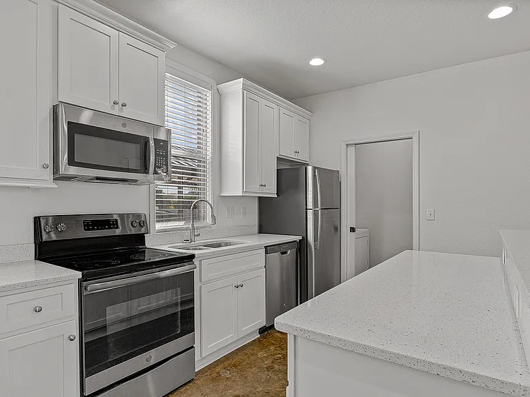 Kitchen | 2 Bed 2.5 Bath | The Cabernet
