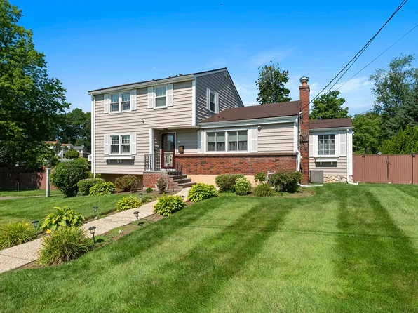 7 Fabens St, Saugus, MA 01906