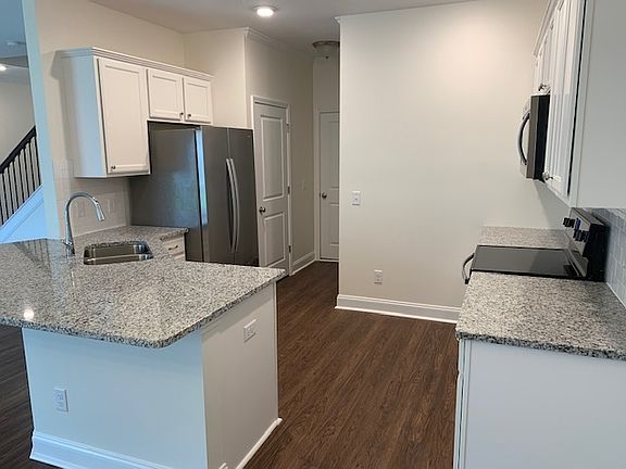 2nd image of 37 Birch Cir