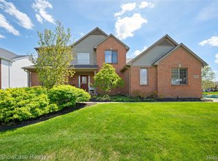 58767 Hunters Ct, South Lyon, MI 48178