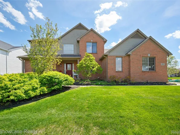 58767 Hunters Ct, South Lyon, MI 48178