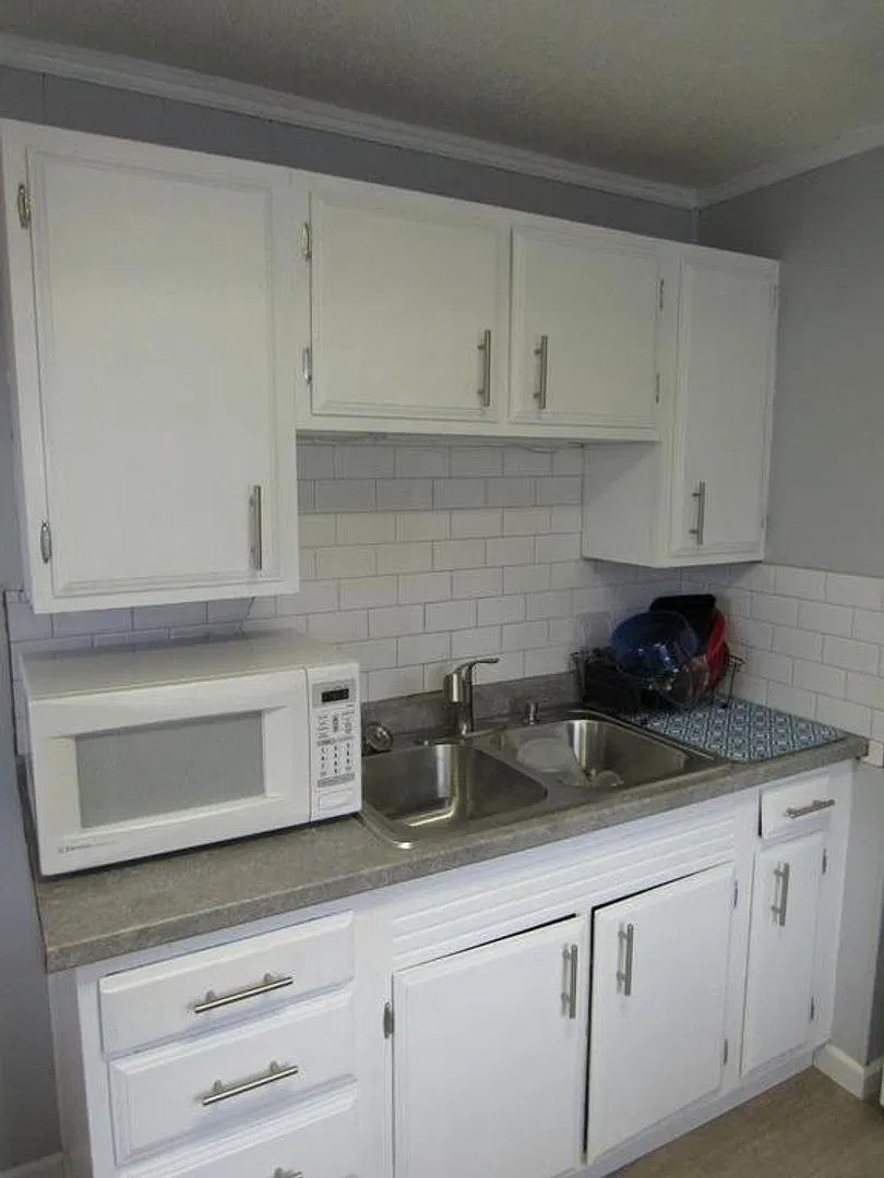 2 Bedroom Home-- Ottumwa — Photo 2