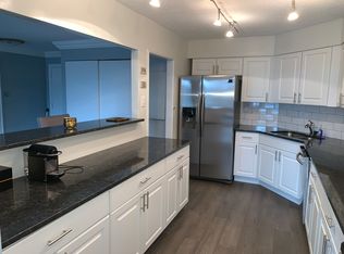 1077 River Rd, Edgewater, NJ 07020