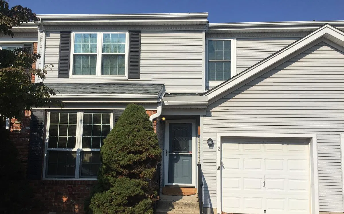 3 bed, 2.5 bath, 1704 sqft, $3,300 — Photo 1