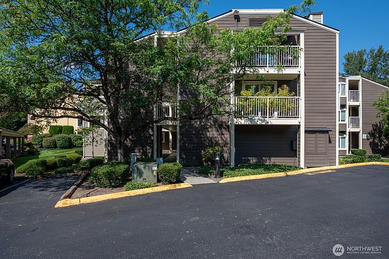 4th image of 7350 W Lake Sammamish Parkway #3-302