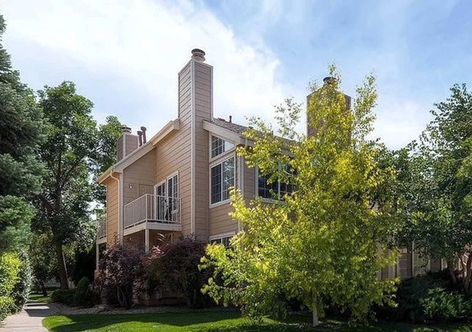 Sunny 1+ Bedroom Apartment For Rent In Gunbarrel — Photo 1