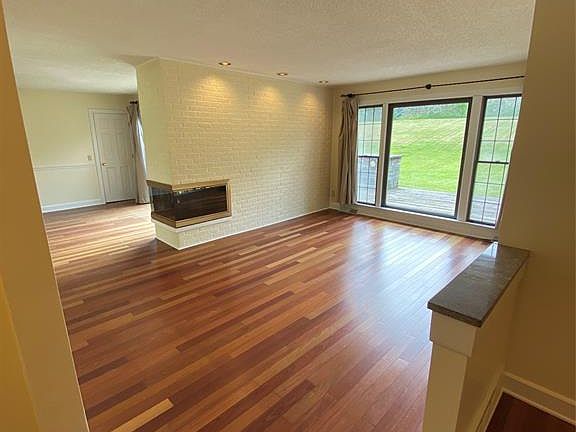 3rd image of 3380 Barlyn Ln