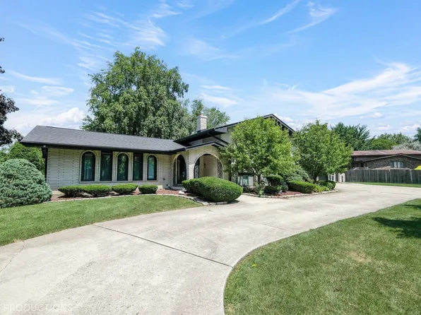 10S285 Birnam Trl, Willowbrook, IL 60527