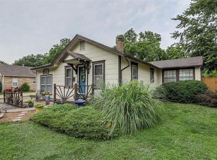 908 Dewey St, Grandview, MO 64030