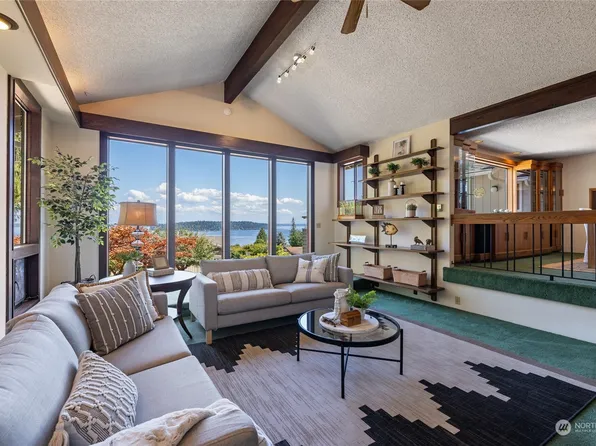 8010 E Seaview Drive, Port Orchard, WA 98366