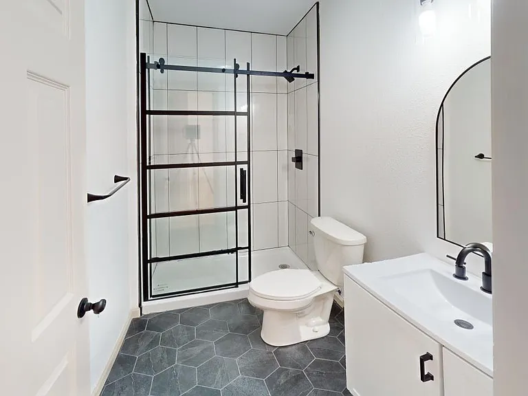2405 Holly Ave #C — Photo 3