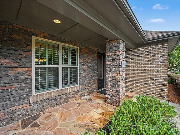 2nd image of 831 Tyne Dr