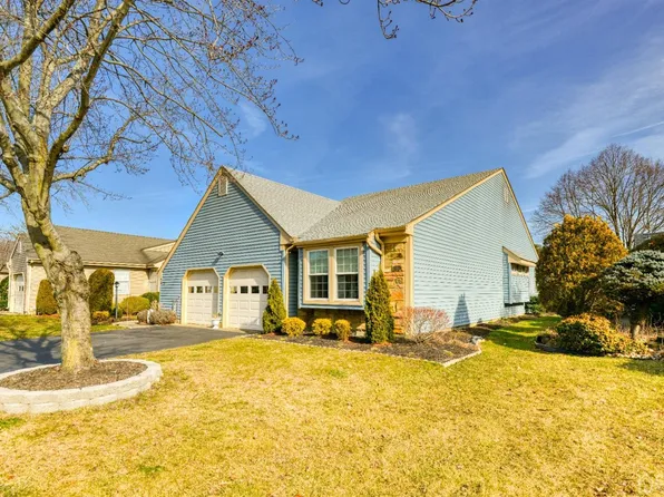 13 Alexander Hamilton Ct, Monroe Township, NJ 08831