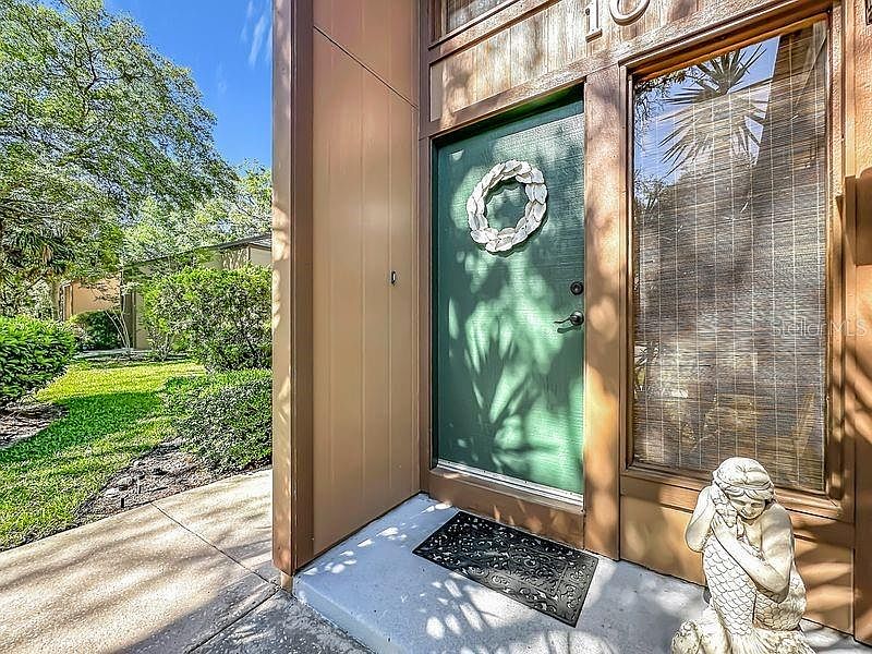 1st image of 10 OAKMONT COURT #10