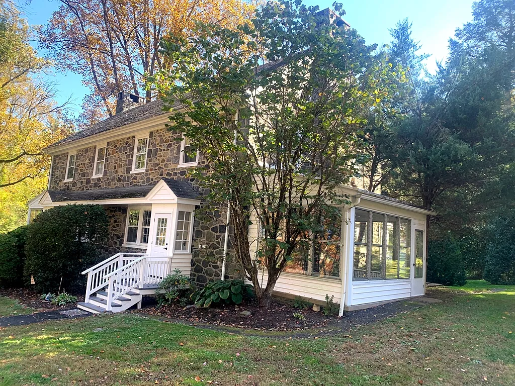 3 bed, 1.5 bath, $2,500 — Photo 1