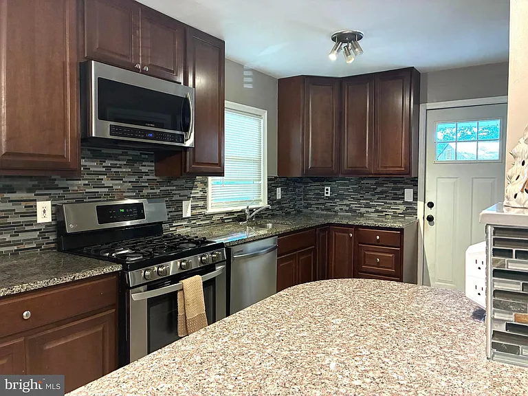 5112 Hollywood Rd — Photo 9