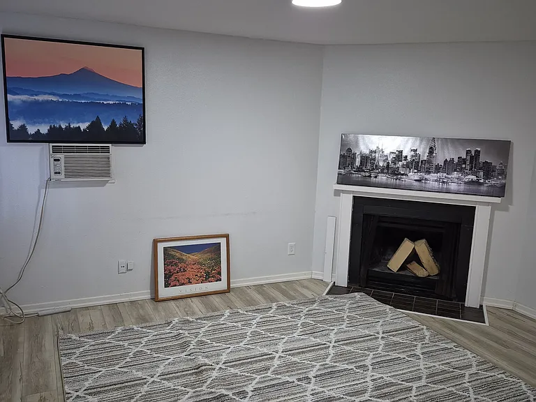 10931 NE Glisan St #31 — Photo 10