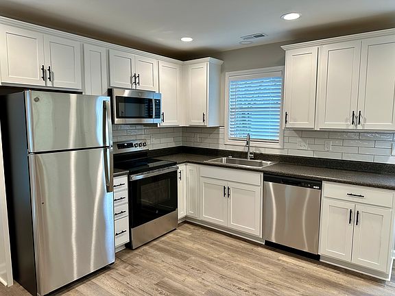 5th image of 2229 Kenwood Blvd SE #A
