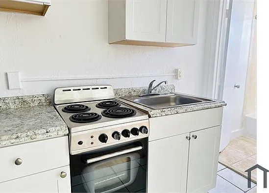 1319 Meridian Ave — Photo 2