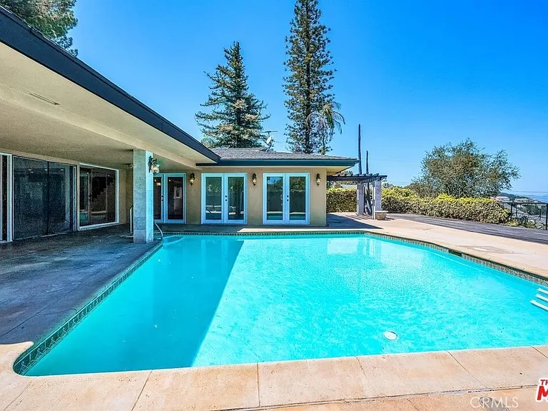 3446 Alginet Dr — Photo 2