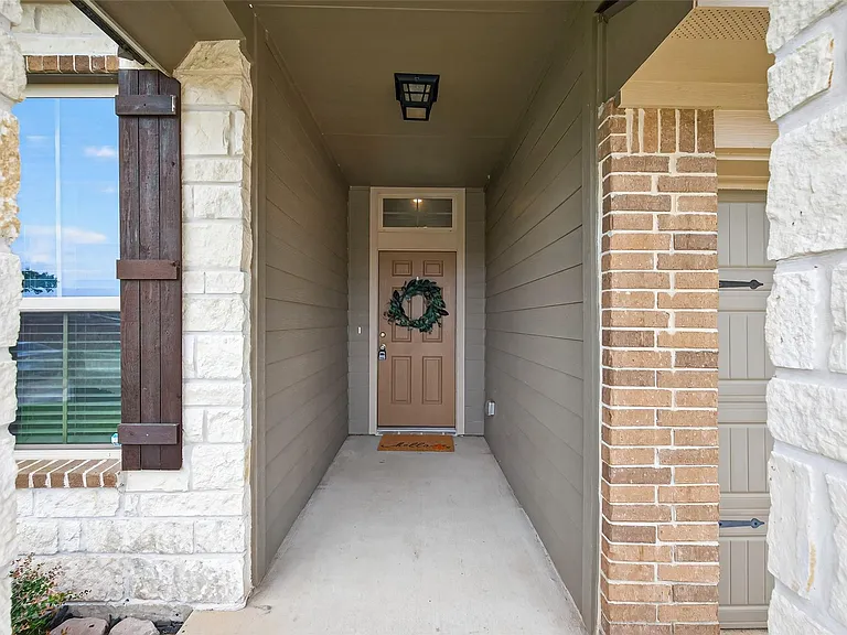 246 Brocks Ln — Photo 4