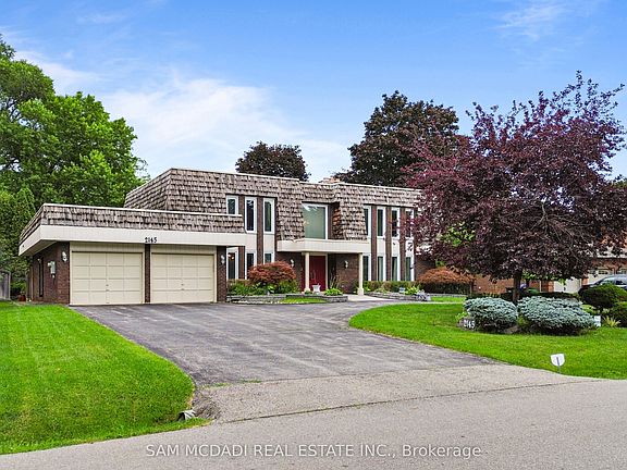 2nd image of 2145 Oneida Cres