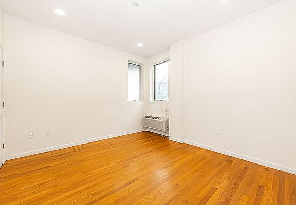 4th image of 37-34 29th St #3F