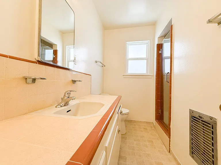 1033 S Holt Ave — Photo 9