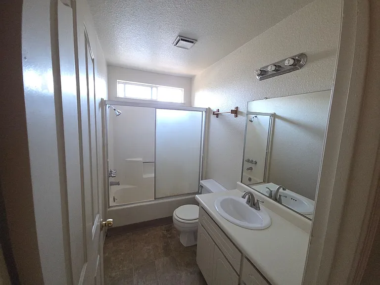 Brighton Avenue 724 — Photo 15