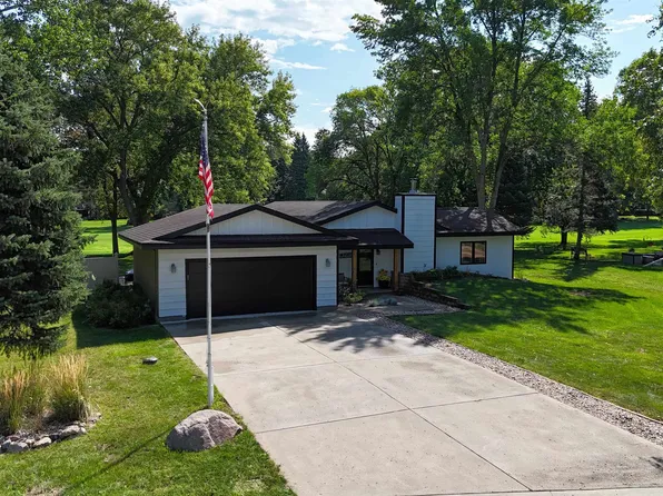201 Emerald Dr, Arnolds Park, IA 51331