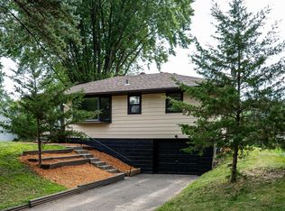 559 Granite Ave N, Oakdale, MN 55128