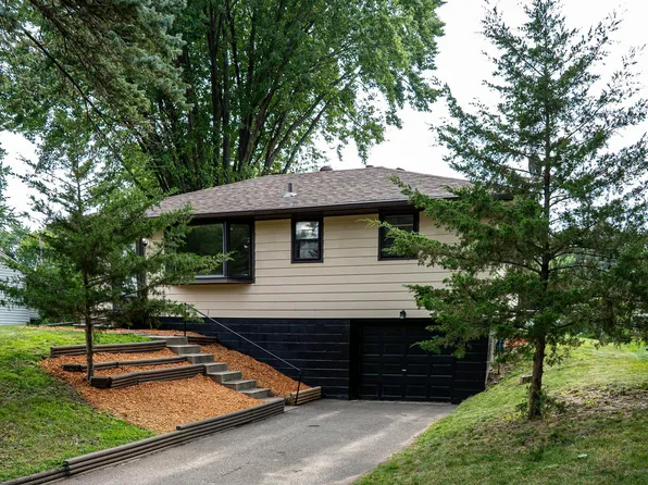 559 Granite Ave N, Oakdale, MN 55128