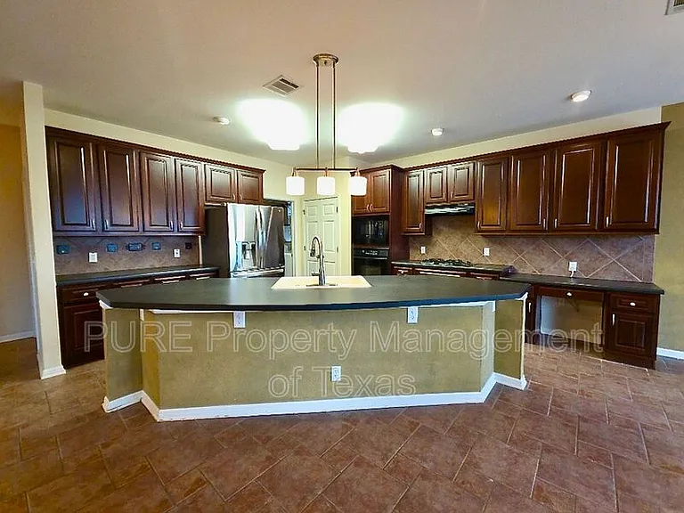1103 Seton Hall Ln — Photo 7
