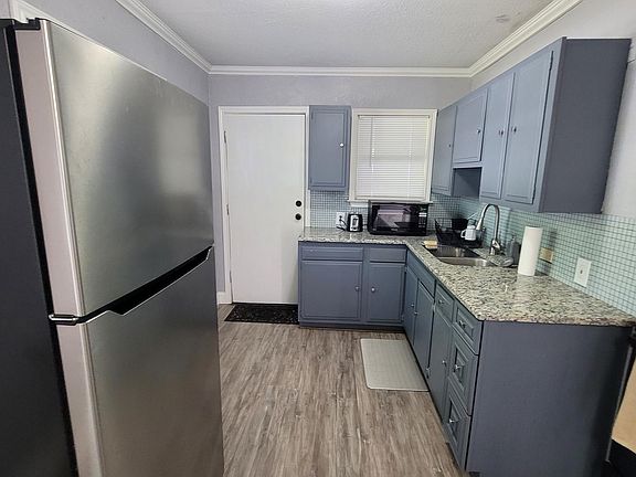 4th image of 1428 Long Ave