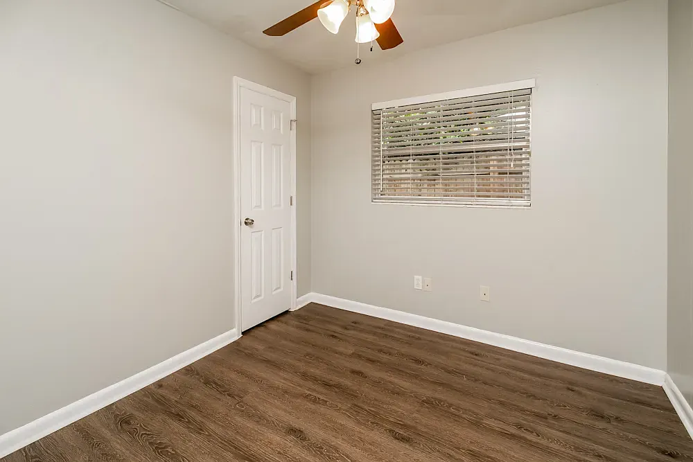 4 bed, 1372 sqft, $1,200 — Photo 4