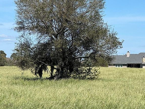 2nd image of 820 Chuckwagon Trl